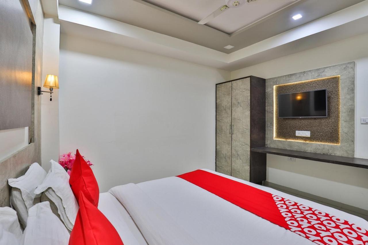 Collection O 7557 Hotel Shiv Kunj Exotica Naroda Exterior foto