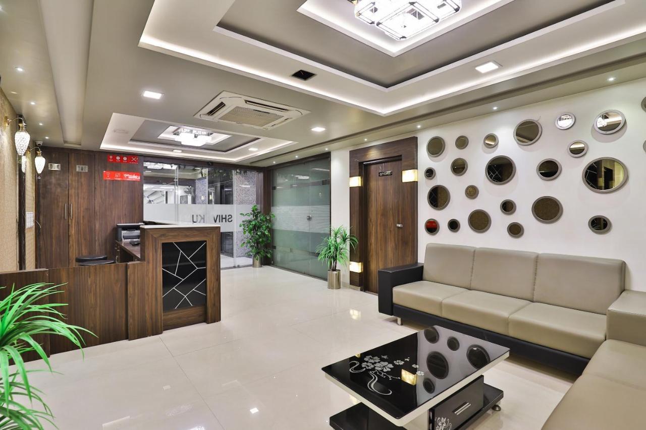 Collection O 7557 Hotel Shiv Kunj Exotica Naroda Exterior foto